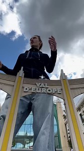 La superficie de Val d'Europe est équivalente à plus de 10 terrains de foot ⚽️ 120 400m2 de boutiques et de restaurants, le paradis du shopping ! 💪 #valdeurope #serris #marnelavallee #chessy #paris #centrecommercial | Val d'Europe