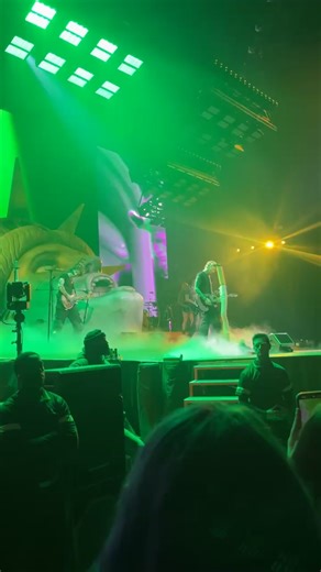 My favorite Song live! Concert for alien! #mgk #xx #mgk666 #eastfamily #est