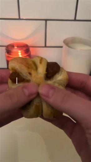 Easy pumpkin shamrocks ☘️ Recipe: Ingredients 3/4 cup pumpkin 1/4 cup sugar 2 tsp cinnamon 1 sheet puff pastry 1 egg 1. Mix pumpkin sugar and cinnamon. 2. Cut puff pastry into 9 squares. Add a tablespoon of pumpkin mixture to the center of each one. Pinch up the four corners to make a closed pocket. 3. Make for cuts at even intervals into the closed pocket of pastry. Make 4 more smaller cuts halfway between each previous cut. 4. Beat egg and add a splash of water. Brush egg wash over the top of 