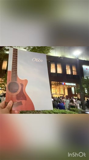 #ミュージカルonce 観劇してきました。 先日、大阪旅行も兼ねて、#京本大我 さん主演のミュージカル『Once』を観劇してきました。 京本さん始めとする、役者さんが一致団結して、笑いもあり、感動もある、素晴らしいミュージカルでした。 何より、弾き語りをする姿に感動しました。 私も、上手ではないのですが、ピアノを少し習ってます。 お芝居も、歌も好きなので、いい刺激を受けました。 改めて、芝居って面白いし、いいなと、思いましたし、自分も成長しようと思いました。 またミュージカルや舞台勉強しに行きたいな…。 #真名愛恵 #ミュージカル観劇 #女優の卵