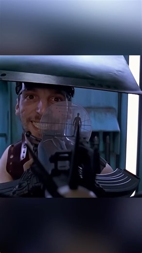 Gimme Da Cash | The Fifth Element (1997) #shorts #movie #scene #brucewillis