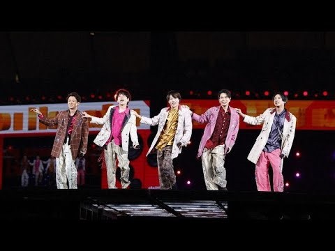 人気アイドルグループ「嵐」が31日、最後のコンサートを東京ドーム(東京都文京区)で行い、26年半に及ぶ活動に幕を下ろした。大勢のファンが会場やライブ配信。in Japanese