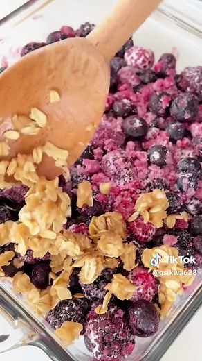 This Triple Berry Crisp NEVER fails me. 🍓🫐 Frozen berries make it easy, that oat crumble is unreal, and a scoop of ice cream on top? Game over 😂🥹🤌🏼 Comment “SEND RECIPE” and I’ll DM it to you! 💌 (FULL RECIPE ALSO BELOW!) ✔️Recipe✔️ Preheat oven to 350°F. For the crumble topping, mix 1 cup oats, 1 cup flour, ¼ cup sugar, ¾ cup brown sugar, 1 tsp cinnamon, and a dash of salt. Stir in ⅔ cup melted butter until combined. Set aside. For the berry filling, toss 4 ½ cups frozen berries (raspberr
