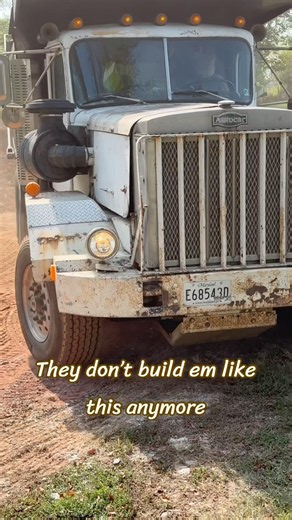 40+ years & still working 300 big cam cummins, 8 speed 54,000lbs rears #autocar #dumptruck #trucks