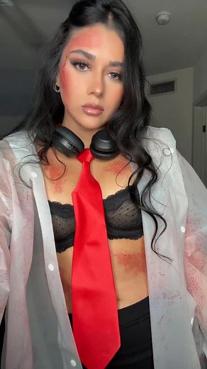 106 reactions | I have to return some video tapes 望喝 • • • #PatrickBateman #PatrickBatemanCostume #AmericanPsycho #AmericanPsychoCostume #AmericanPsychoHalloween #PatrickBatemanHalloween #MovieCharacterCostume #IconicHalloweenLook #HalloweenCostumeIdeas #Halloween2025 #CostumeInspo #HalloweenFit #InstaHalloween #HalloweenVibes #TrendingCostume #HalloweenLookBook #SpookyStyle #CosplayPhotography #CreativeCostume #InstaCostume | Corina Roman | Facebook