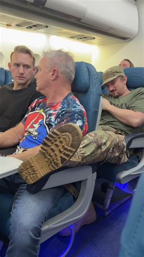 Soldiers coming home.family reunion#usaus #respect #reunion #familythings #familytime