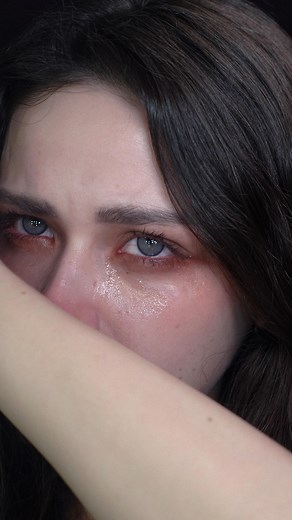 LISA ROSH on Instagram: "Fallen angel🧎🏻‍♀️🪽#fallenangel#blackangel#darkangel#makeuptransformation"