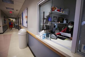 Texas refuses to expand Medicaid. Community health centers and uninsured people suffer