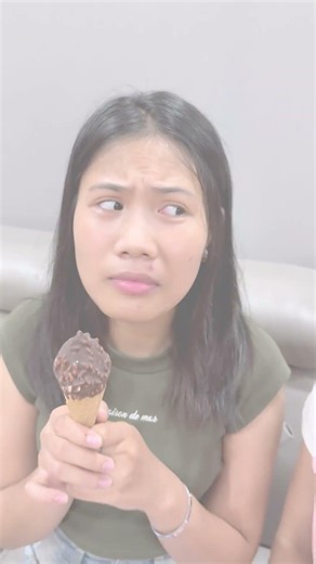SH - Cắn nhầm ngón tay của chị gái || She accidentally bit her sister's finger. #shorts