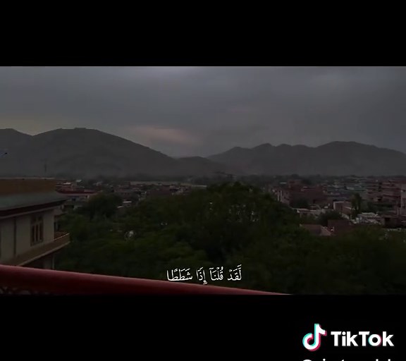 استماع إلى سورة الکهف مع تلاوة مميزة