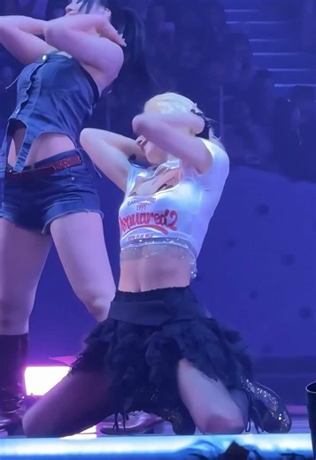 Yeji is giving ALL on stage. This is pocket’s killing part🫠 #yeji #itzy #stage #pocket #performance