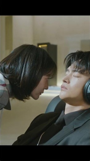 Romantic moment turned into a funny moment 🤣 #kdrama #kdramaedit #shorts