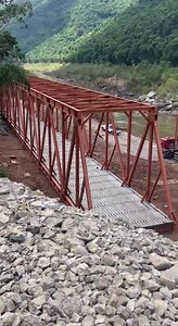 11K views · 497 reactions | Nosso repórter Mauro Teixeira atualiza as informações sobre o andamento da etapa de içamento e posicionamento da ponte do Rio das Antas entre Nova Roma do Sul e Farroupilha. O trabalho iniciou neste sábado e deve se estender até o início da próxima semana. Acompanhe os detalhes no vídeo. | Solaris 99.1 FM | Facebook
