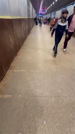 Funny escalator prank😂wait for end 😜 #shorts #comedy #funny #viral #escalator