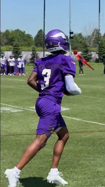 Jordan Addison comes up with the catch 👏