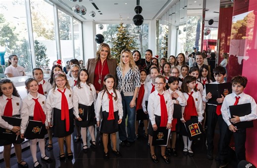 ΕΛΠΙΔΑ: Λαμπερές αφίξεις στο εορταστικό bazaar του Σωματείου που ίδρυσε η αξέχαστη Μαριάννα Β. Βαρδινογιάννη (φωτογραφίες)