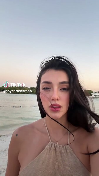 Carolina Serrano: Actriz y Modelo Destacada