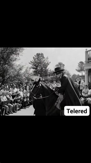🦊 El Zorro y Guy Williams Guy Williams fue el actor que dio vida al legendario Don Diego de la Vega / El Zorro en la clásica serie de Disney transmitida entre 1957 y 1959. 📌 Datos destacados: 📅 Nació el 14 de enero de 1924 en Nueva York. 📺 La serie fue producida por The Walt Disney Company. ⚔️ Interpretó a un Zorro elegante, inteligente y carismático, que marcó a toda una generación en América Latina. 🇦🇷 En Argentina fue considerado un ídolo absoluto; allí vivió sus últimos años. 🌟 Tambié