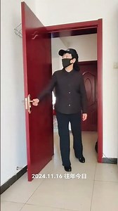 Ultraman knocked on the door and I squashed him