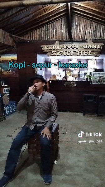 "Southel Cafe & Resto" spesialis kopi dan jamu, tapi juga berbagai kul...