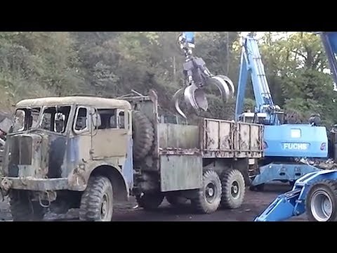 Shredding & Crushing Old Army Truck 8x8 Off Road Truck For Recycling