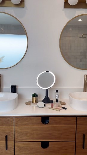 Simplehuman on Instagram: "look your best and conquer the day ☀️ no more struggling with patchy makeup or poor lighting with our sensor mirror round. with its adjustable and dual light settings, you can achieve flawless, color-correct makeup every time. #simplehuman #bathroomdesign #beautyroutine"