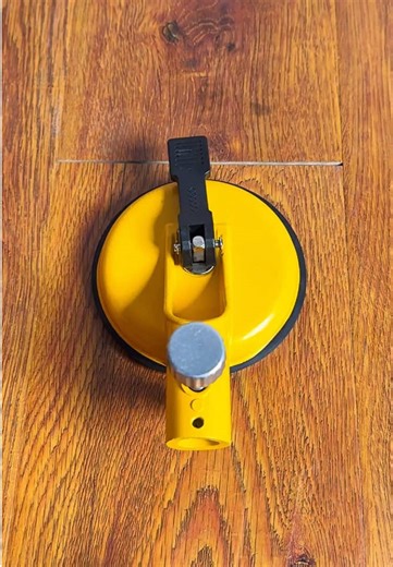 That gross gap between floorboards?| FIXED IT. #floormakeover #diyhack #homeimprovement #hardwoodfoors #fixit