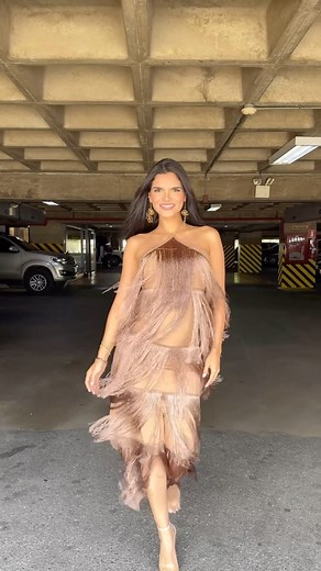 Alejandra J. Conde Licón | No necesitas mucho audio con amigas así 😍😍by @isabellarodriguez22 … y este flequero divino es de @malake_import amo los vestidos con... | Instagram