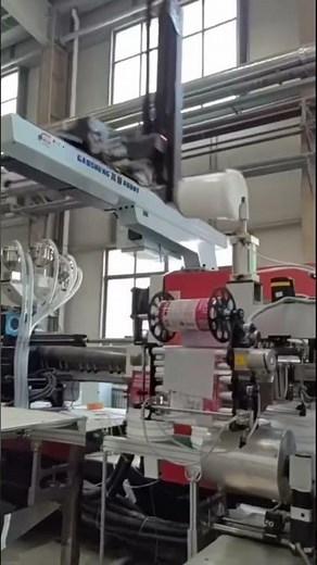 Incredible Precision! Injection Molding Robot for In-Mold Labeling 🤖 #machine #robotarm