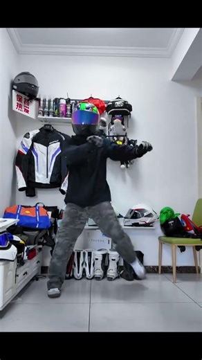 Short in Photo? Find Out Why! 165cm Tall Mystery Revealed