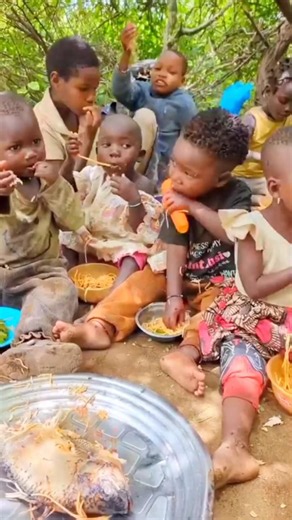 African Tribal Family Eating Together | Traditional Food & Daily Village Life ❤️ 🏡 🌿#shortvideo
