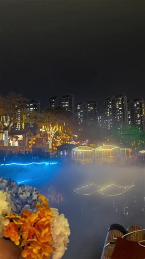 让人一秒坠入“人在画中游”的幻境里。 漳州版“不夜城”！云溪泛舟解锁沉浸式闽南水乡夜游#闽南水乡 #云溪泛舟 #漳州不夜城 #漳州古城 #旅游好去处