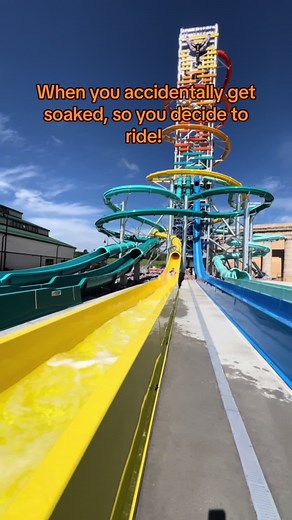 When you accidentally get splashed while filming @Alex Ojeda 🇲🇽 , so you decide to ride!😎🫨💦 #mtolympuspark #theriseoficarus #waterslide #waterpark