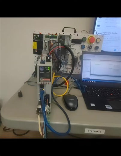 Just a quick video showing what you can learn in the Advanced PLC Classes 😎💪🦾🪜 #plcprogramming #studio5000 #ladderlogic #kinetix5500 #allenbradley