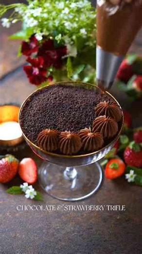 Chocolate & Strawberry Trifles: A Flavorful Magic with Luscious Seasonal Strawberries!