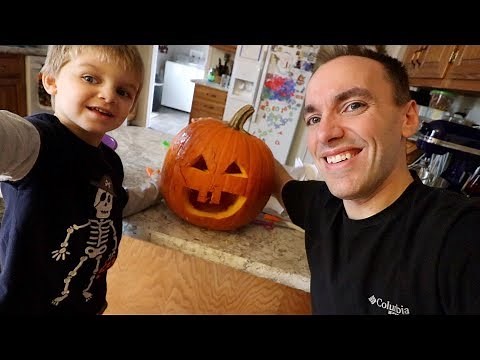 OUR FIRST TIME CARVING A PUMPKIN!