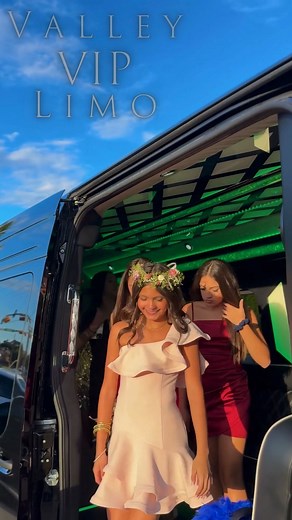 Arriving like 🌟🌟🌟 to homecoming!!🎉✨ #VALLEYVIPLIMO #RGV #HOMECOMING #LIMO #PARTY #HOCO #LIMOUSINE #VENUE #LUXURY #WEDDING #XV #VIP | Valley VIP Limo