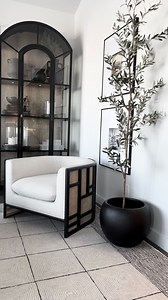 207K views · 232 reactions | Comment: Shower and I’ll send you DM  Have you had the chance to try the Method Daily Shower Spray yet? ☺️… This is your bff I’m telling you!  It avoids build ups on your shower door also no need to squeegee everytime. It literally will clean your shower daily for you. No need to rinse either!  #bathroomcleaning #bathroomdecor #cleaninghacks | decor.snippets | Facebook