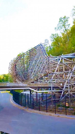 Lightning Rod flying by at Dollywood 🎢 #dollywood #dollyparton #dollywood2025 #pigeonforgetennessee #rollercoaster #themepark | B&M Adventure