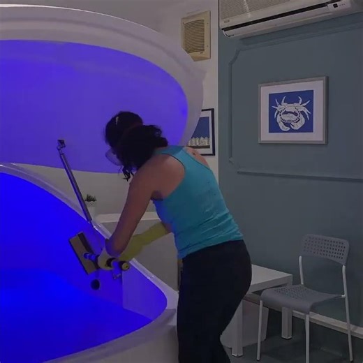 How do you clean a Float Tank in between clients?