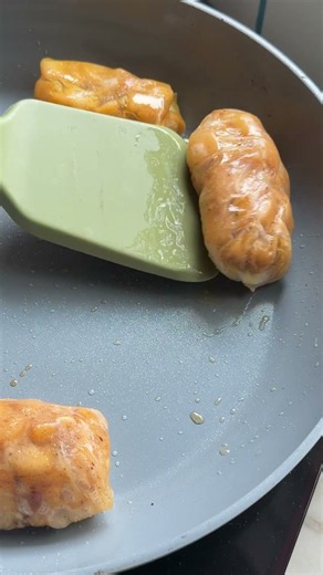 Apple Pie Rice Paper Rolls