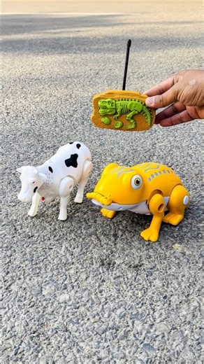 RC Toy Cow vs RC Frog Remote Control Test 🐄🐸