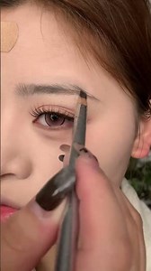Draw Natural Eyebrows? 🤔 Easy Eyebrow Pencil Tutorial for Beginners#shortsfeed#eyemakeuptutorial #be