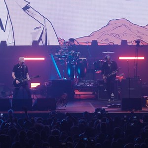 The Offspring Supercharged Worldwide Tour ⚡ .....Australian Style 🇦🇺 ⚡ Adelaide played host to the first stop on the 𝐒𝐔𝐏𝐄𝐑𝐂𝐇𝐀𝐑𝐆𝐄𝐃 𝐖𝐎𝐑𝐋𝐃𝐖𝐈𝐃𝐄 𝐈𝐍 𝟐𝟎𝟐𝟓 Australian Tour with Simple Plan. Remaining Dates 🇦🇺 May 7 | Melbourne, AU | Rod Laver Arena [NEW TIX] May 8 | Melbourne, AU | Rod Laver Arena May 11 | Sydney, AU | Qudos Bank Arena [NEW TIX] May 14 | Brisbane, AU | Brisbane Entertainment Centre [SOLD OUT] May 15 | Brisbane, AU | Brisbane Entertainment Centre 📽 Kaleido