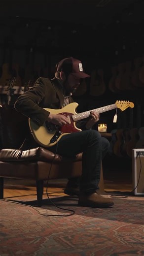 Our buddy @mikesealguitar plays a 1965 Fender Mustang Live at @cartervintageguitar // He is playing through the Headstrong X CVG Lil’ King Amp. Available to order now via DM 📥 #vintage #vintageguitar #guitar #guitars #fender