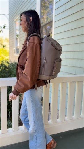 Fall vibes🍂🍁You won’t believe the compartments and hidden storage in this backpack — every pocket has a purpose. The Tribeca Backpack takes organization to a whole new level while keeping your look sleek and professional. 🖤 Stay tuned for a full tutorial — you’re going to want to see this one. | Francine Collections