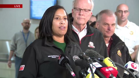 Officials deliver DCA aircraft crash briefing