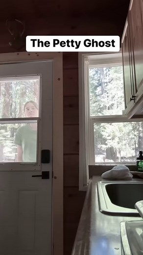 She’s haunting all her frienemies #ghost #spookyseason #hauntedhouse | Elle Cordova