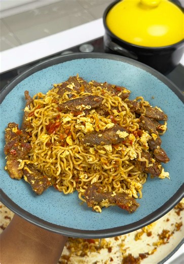 My perfect Sunday Brunch 💕 I made beef egg noodles… very easy dish but so delish!