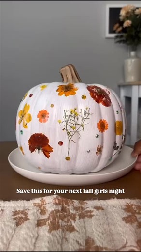 Spend craft night making some seasonal decor you’ll *actually* use. #Ziploc #falldecor #craftnight #pressedflowers #diydecor | Ziploc